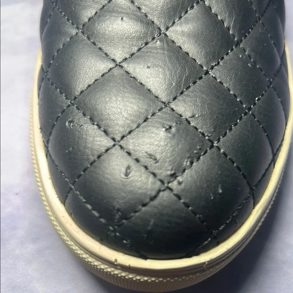 Steve Madden black cushioned slip-on sneakers, model Ecentrcq